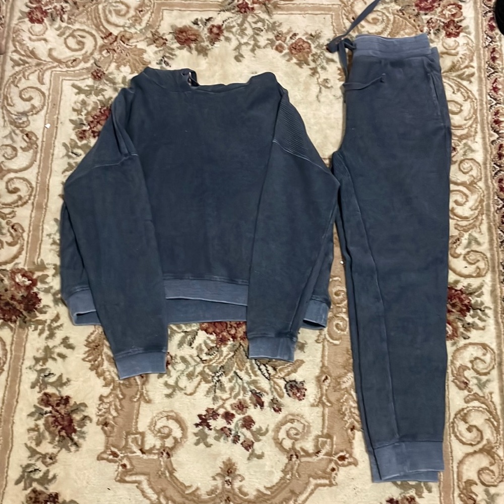 Altar’s state sweat suit . Size small